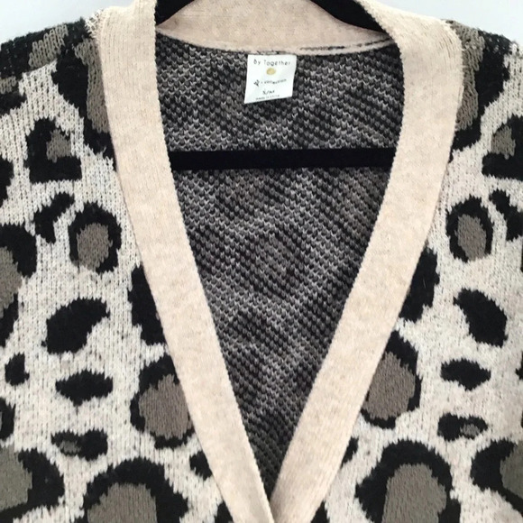 By Together Women’s Button-Up Leopard Safari Print Cardigan Tan/Black Size S/M - Picture 3 of 8